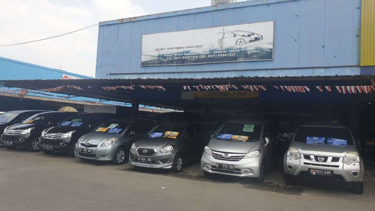 5 Tips Membeli Mobil Bekas di Showroom