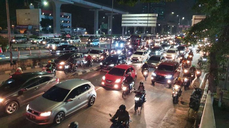 PSBB Dilonggarkan, Jalanan Ibukota Mulai Macet