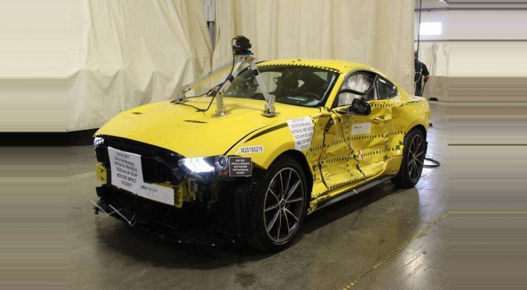 2 Ford Mustang 2018 Bekas Uji Tabrak Dijual Murah, Bisa Diambil Partnya