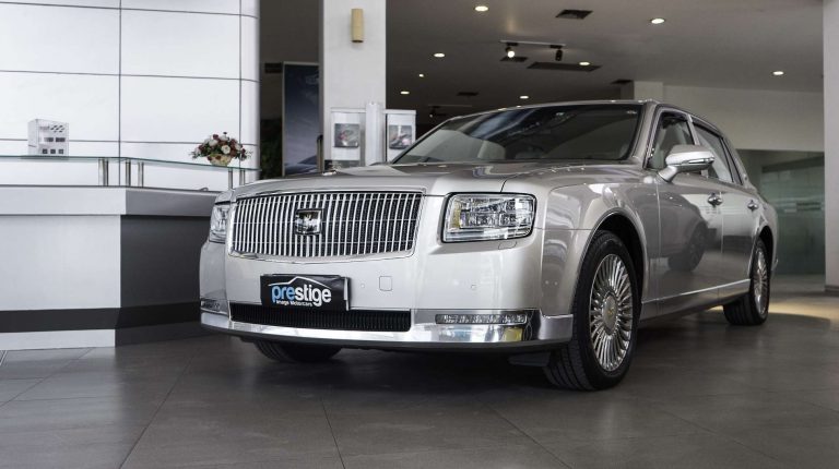 Toyota Century, Cek Detail Konfigurasi Mesin Besar dan Suspensi Udara Super Empuknya!