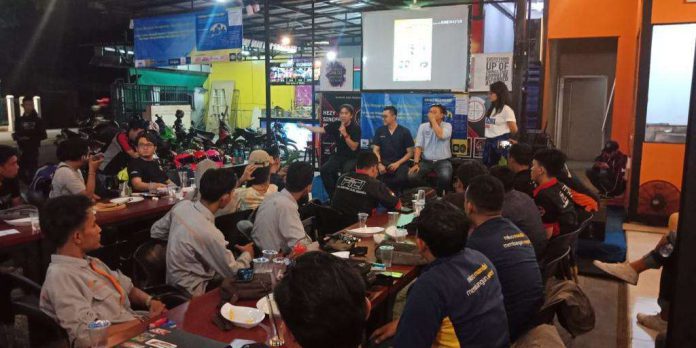 Sosialisasi Bahaya Microsleep ala Komunitas Motor Suzuki Satria
