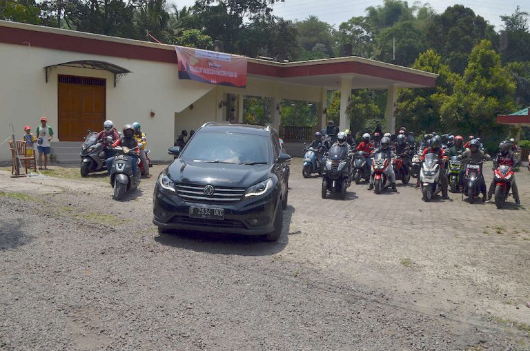 Andalkan Luas Bagasi, DFSK Glory 580 Dukung Kegiatan Touring FORWOT XVII