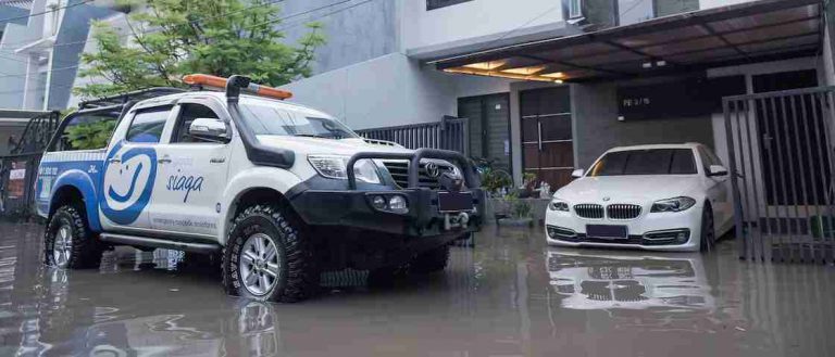 Jangan Panik Saat Mobil Terendam Banjir, Berikut 5 Langkah Penanganannya