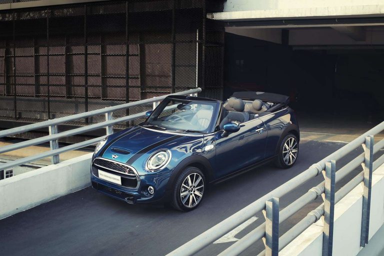 MINI Cabrio Sidewalk Edition, Apa Hebatnya Mobil Mungil Dengan Atap Terbuka?