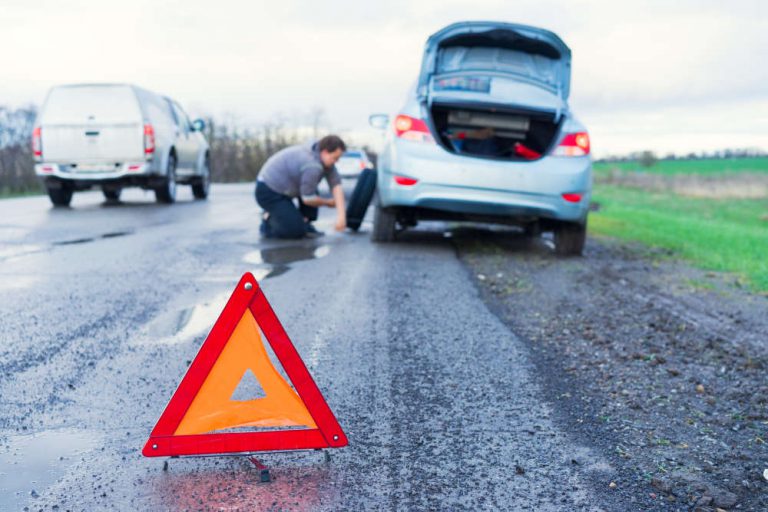 7 Cara Mencegah Terjadi Kecelakaan Karena Masalah Ban