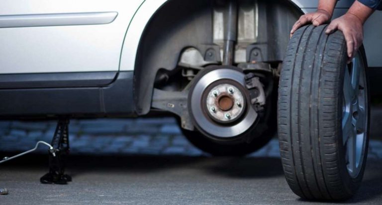 7 Cara Mengganti Ban Mobil yang Perlu Kamu Ketahui