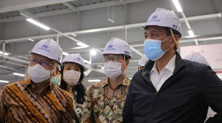 Luhut Pandjaitan Datangi Pabrik Mobil Listrik Hyundai, Ini yang Keluar dari Mulutnya