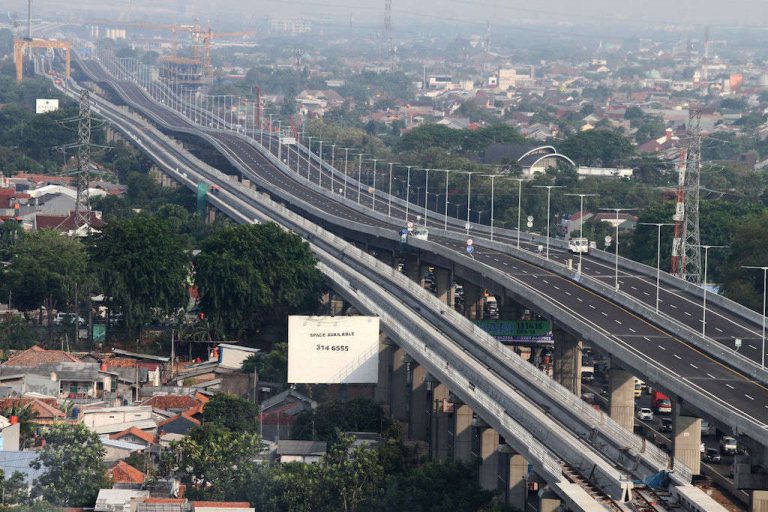 Info Libur Natal & Tahun Baru: Truk Angkut Dibatasi, Hati-Hati Melintas di Tol Elevated