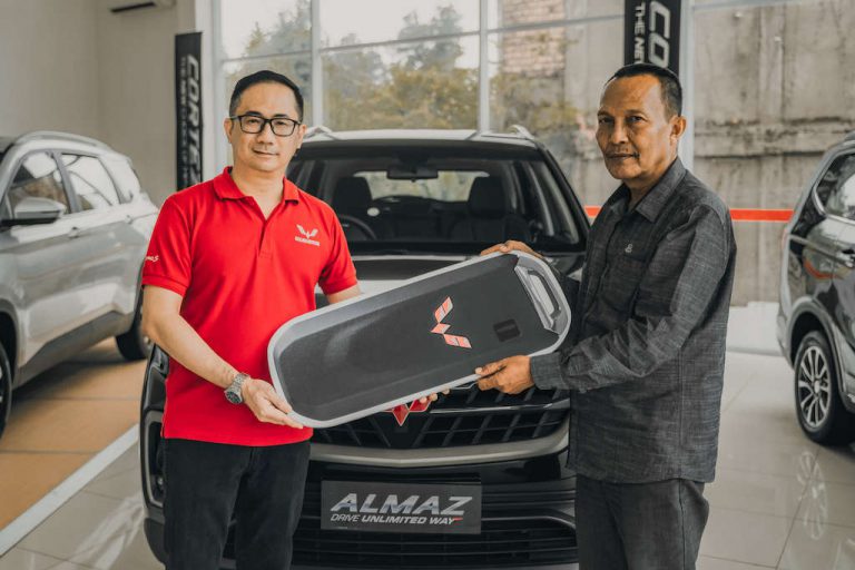 Rezeki Nomplok, Beli Wuling Confero Dapat Hadiah Wuling Almaz 7-Seater