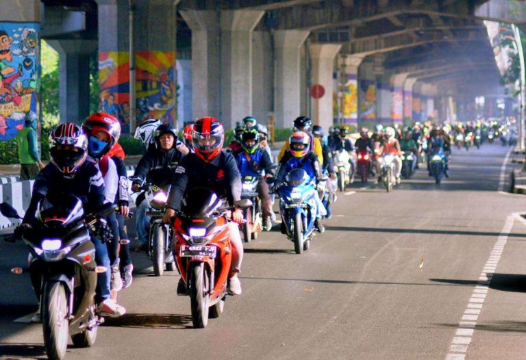 Kangen Turing, Ribuan Komunitas Motor Suzuki Panaskan Aspal Jakarta – Bekasi