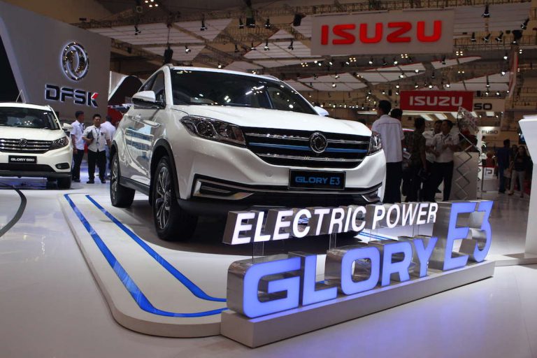 Jokowi Tandatangani Perpres Mobil Listrik