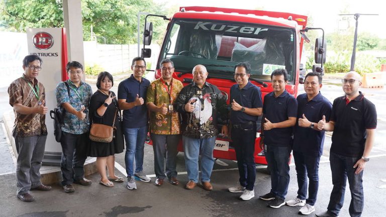 Perusahaan Logistik Ini Borong 13 Unit Kuzer dari UD Trucks