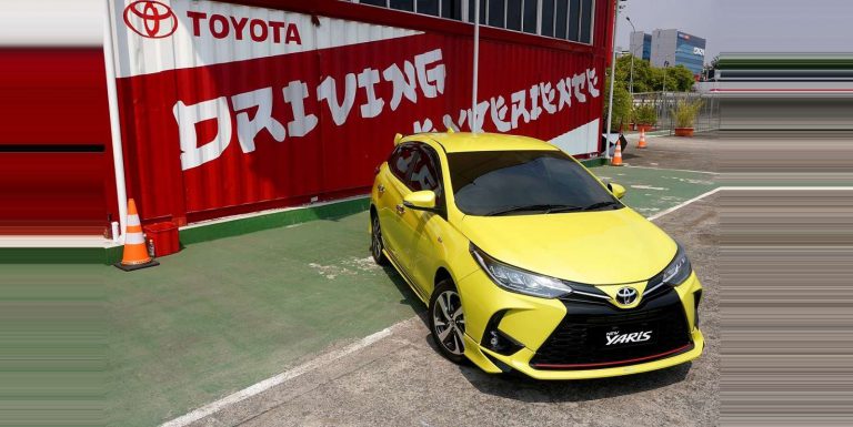 Perbedaan New Toyota Yaris dan Harga Lengkapnya