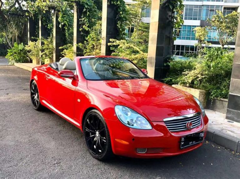 Toyota Soarer Mobil Atap Terbuka Dengan Cat Merah Metalik Hanya 2 di Indonesia