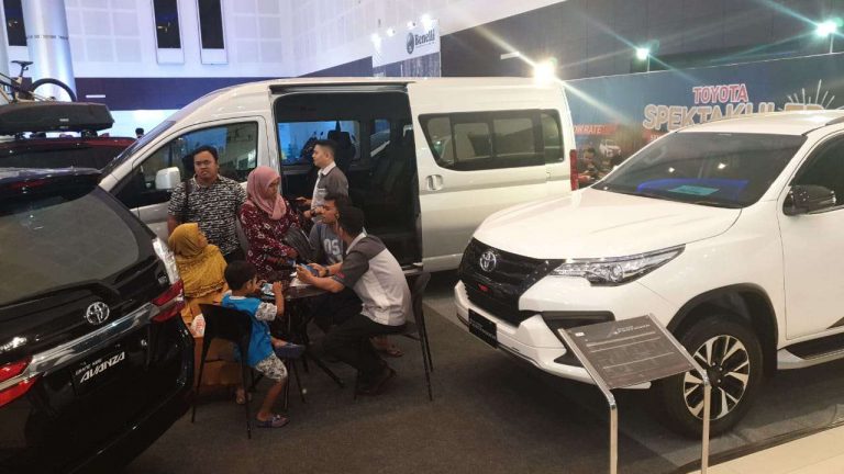 Promo Toyota Akhir Tahun, DP Rp 10 jutaan Sampai Hadiah Alphard