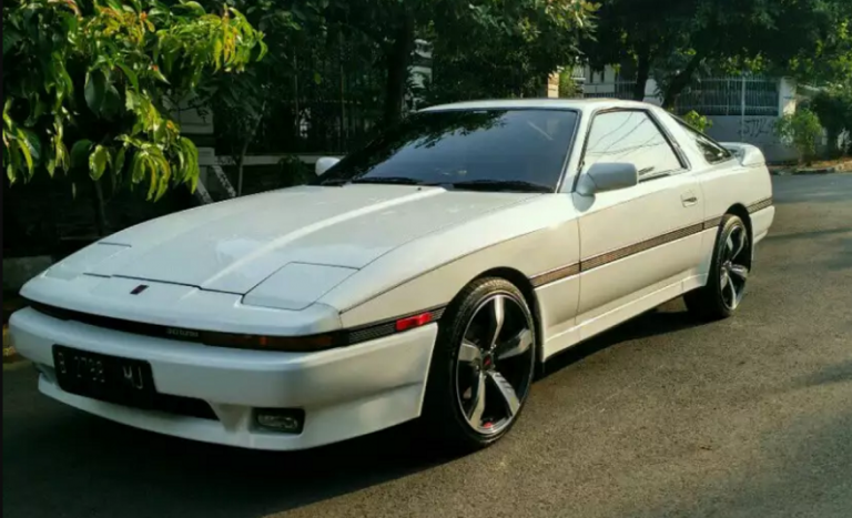 Toyota Supra Lawas dan Langka Ada di OLX, Tertarik?