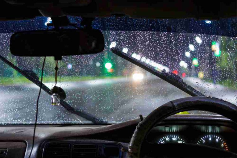 3 Penyebab Air Hujan Masuk Melalui Kaca Jendela