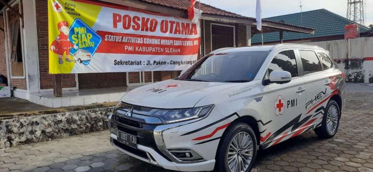 Bisa Suplai Listrik Cadangan, Mitsubishi Outlander PHEV Jadi Andalan Tim PMI di Lokasi Bencana