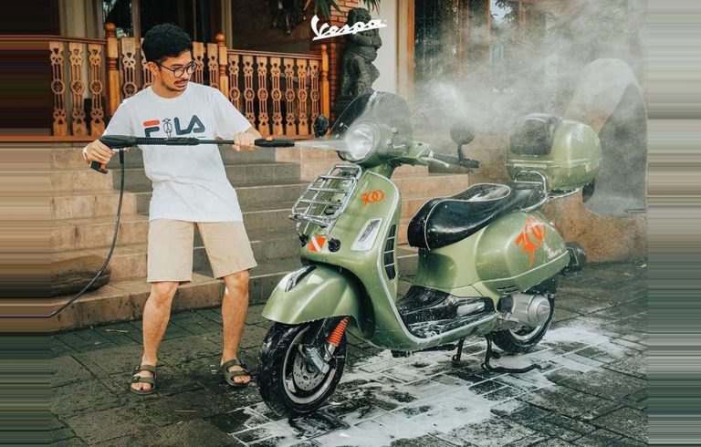 Begini Cara Merawat Skuter Vespa Selagi di Rumah Aja