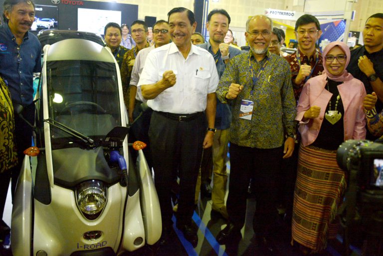 Para Menteri Ingin Pakai Mobil dan Motor Listrik Untuk Dinas