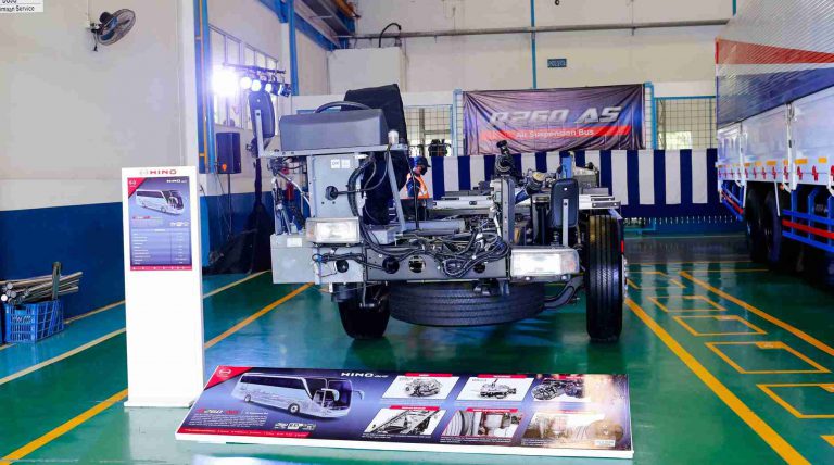 Ingin Bisnis Transportasi, Hino Punya R260 Dengan Fitur Air Suspension
