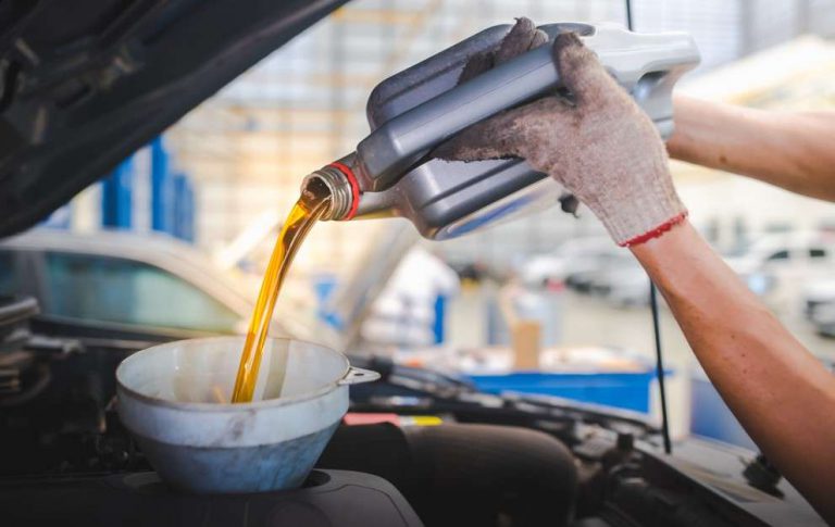 Oli Hitam Bukan Berarti Jelek atau Tidak Berkualitas, Ini Alasannya