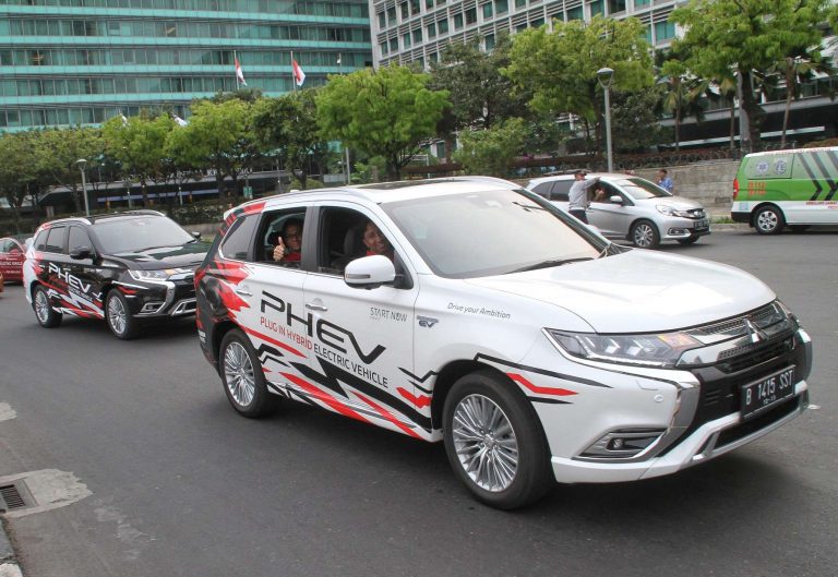 Cara Mitsubishi Ikut  Sosialisasikan Kendaraan Listrik