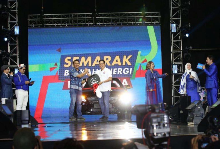Pria Beruntung Ini Menangkan Mobil Mewah, Sisihkan 880 Juta Kupon Undian Lainnya
