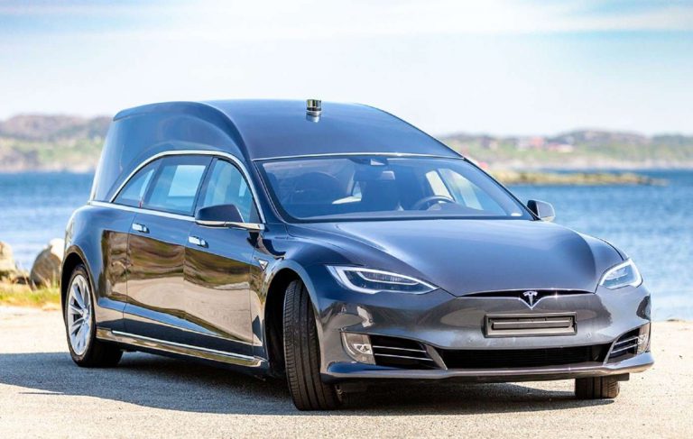 Mobil Listrik Tesla Model S Kini Jadi Pengantar Jenazah