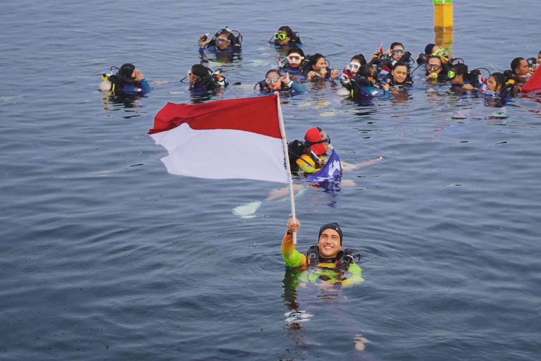 Hamish Daud dan WASI Pecahkan Rekor Dunia Penyelaman Massal Terbanyak