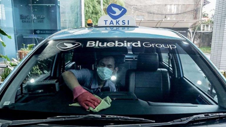 Aktivitas Luar Rumah Saat PSBB, Lebih Aman Pakai Layanan Taksi Bluebird