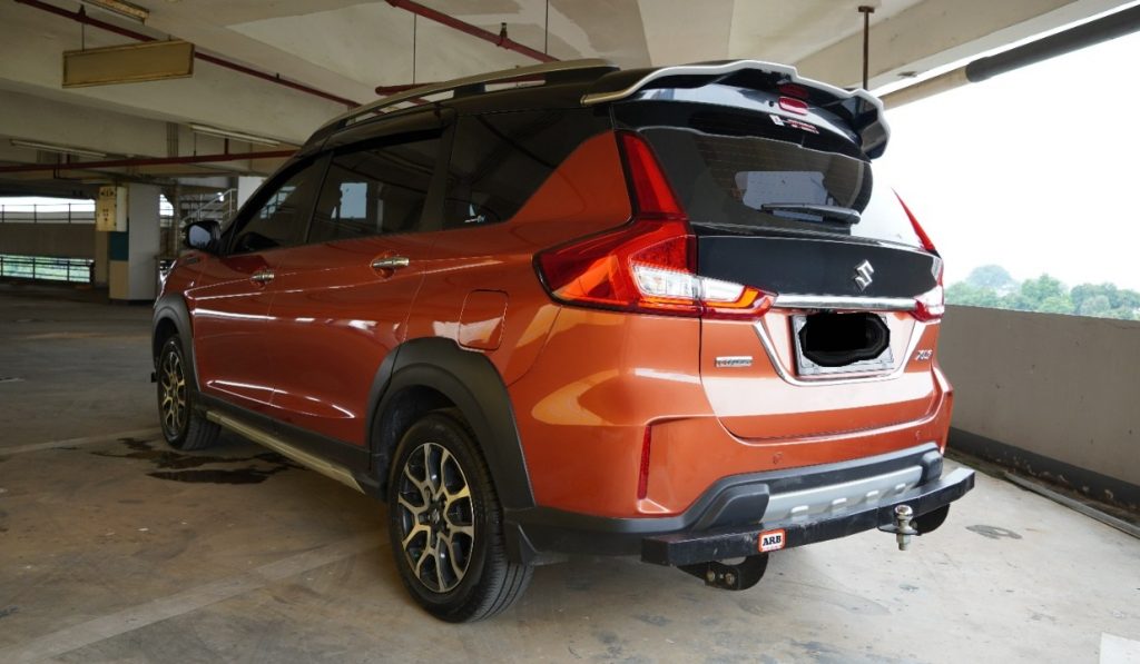 Tampak belakang bentuk Suzuki XL7