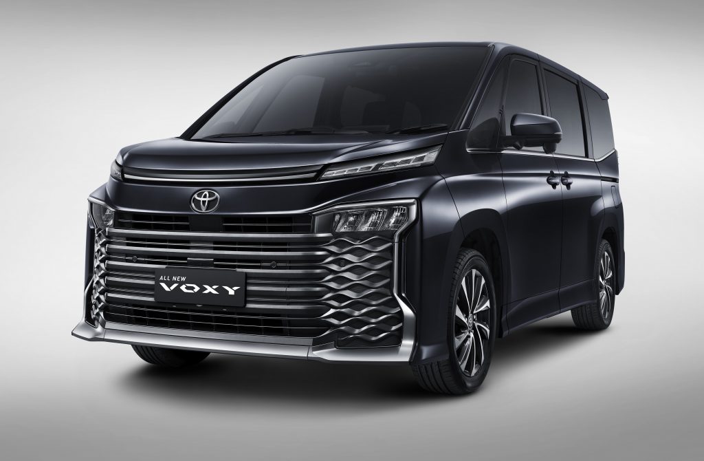 Mobil Self driving autopilot Toyota Voxy