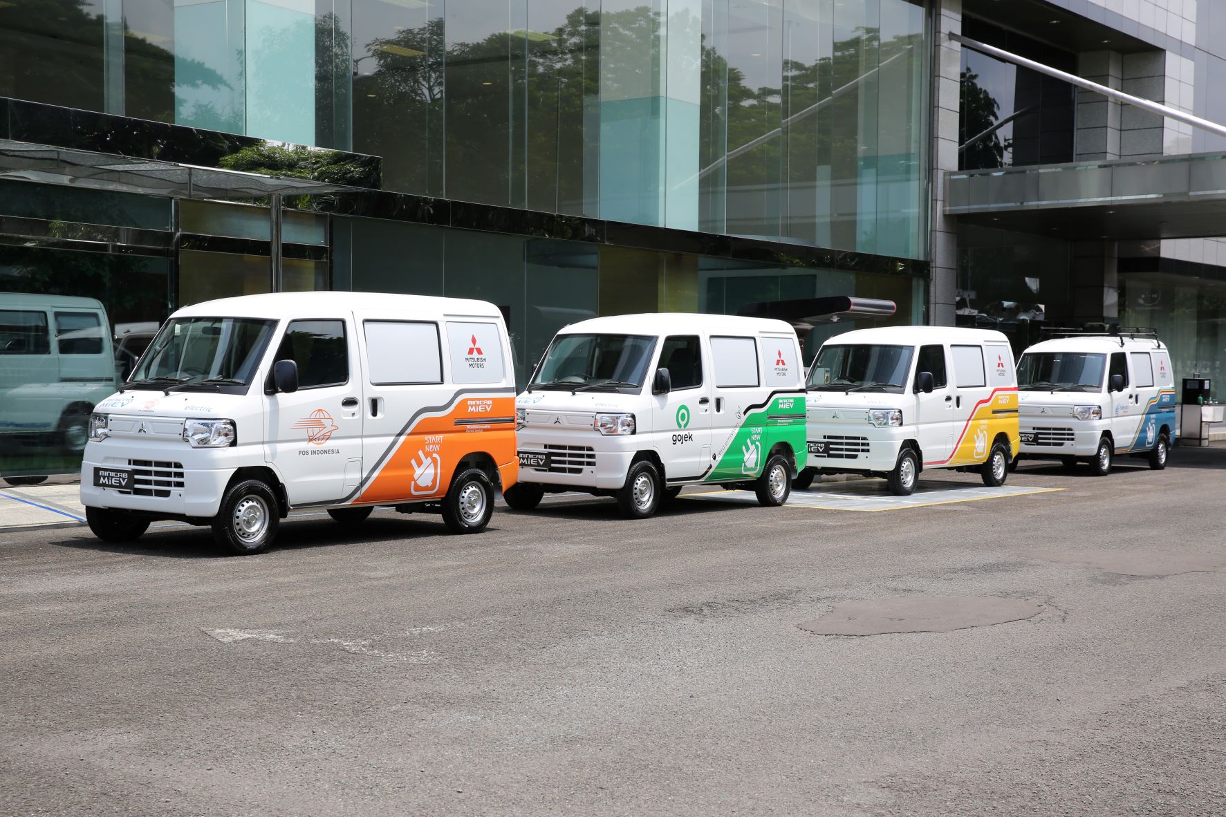 Mitsubishi Minicab-MiEV diuji coba PT Pos Indonesia, PT Haleyora Power, Gojek, dan DHL Supply Chain Indonesia.