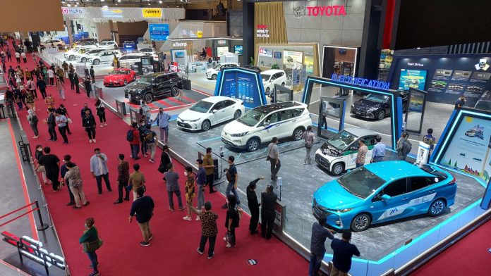 Booth Toyota selama IIMS Hybrid 2022