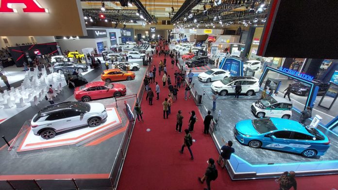 IIMS Hybrid 2022, banjir promo dari sejumlah merek mobil.