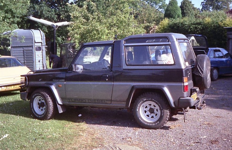 Daihatsu Rocky jadul