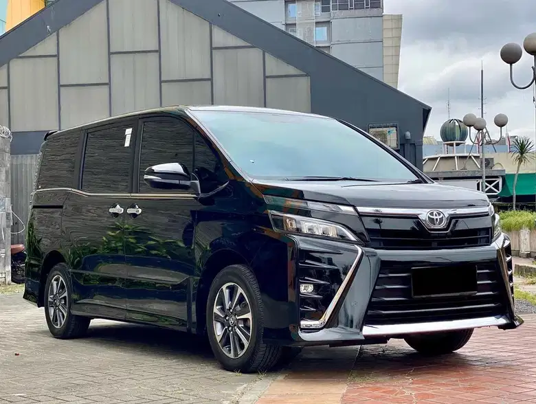 Review Toyota Voxy, Mobil Mewah Seperti Alphard Mini!