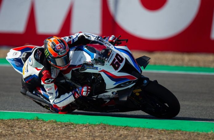 Pembalap BMW, Michael van der Mark di ajang Motul World Superbike Championship 2021. (Shutterstock)