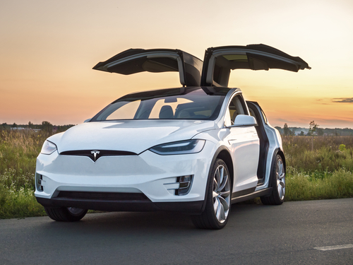 mobil listrik tesla