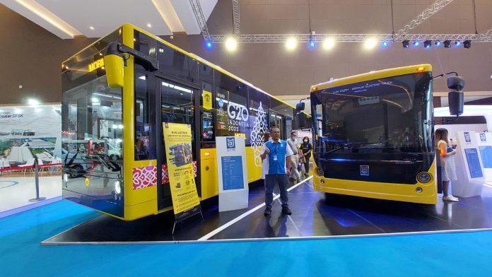 Bus Listrik MAB kolaborasi dengan UI