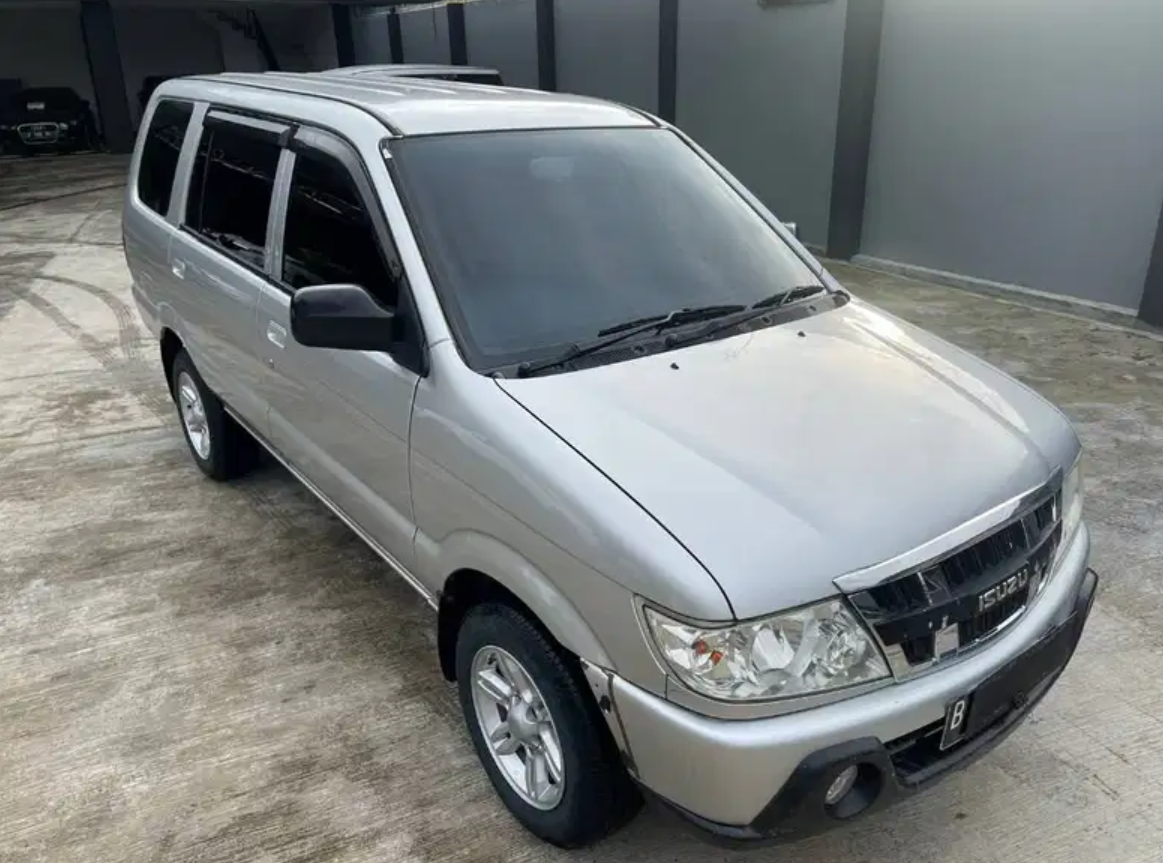 Isuzu Panther mobil bekas harga Rp 50 jutaan