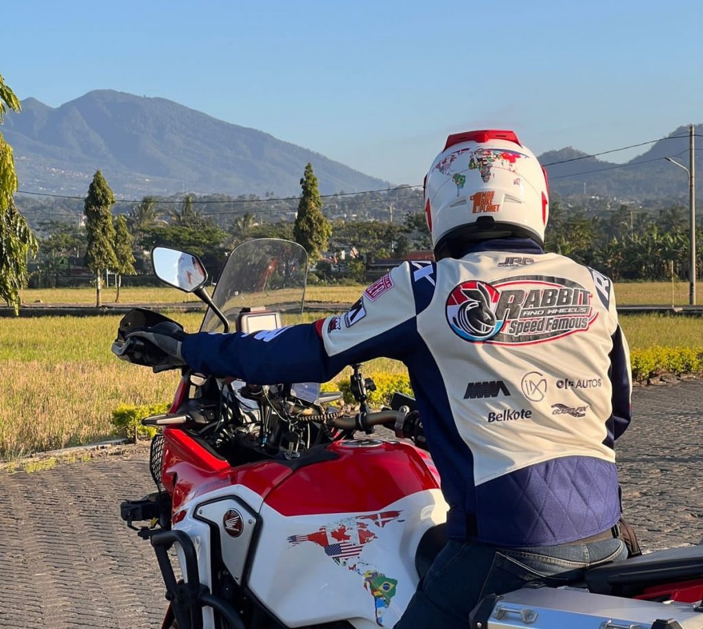 Foto kang JJ dan Rabit and Wheels