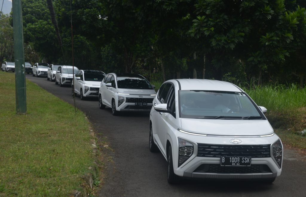 Hyundai Stargazer diuji batu 1