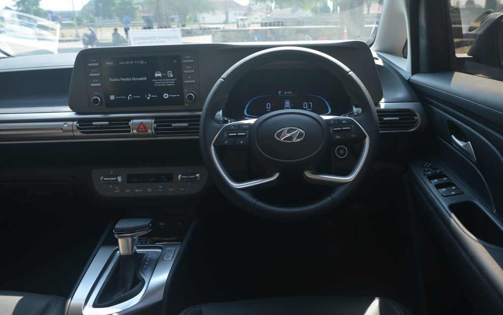 Hyundai Stargazer interior