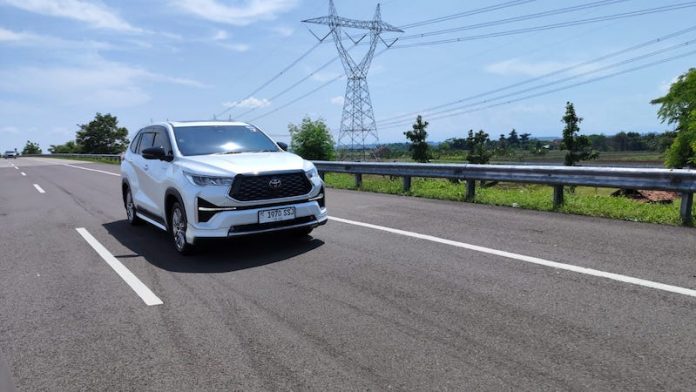 Test Drive Kijang Innova Zenix