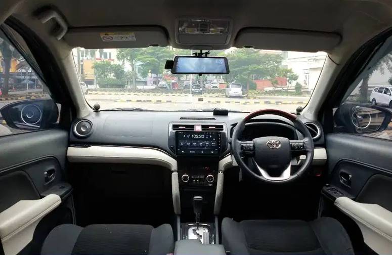Bagian interior Toyota Rush