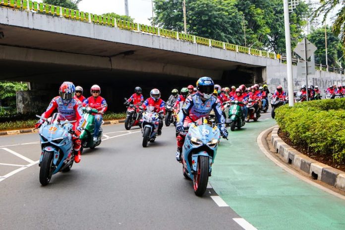 Pembalap Gresini Racing MotoGP Keliling Jakarta