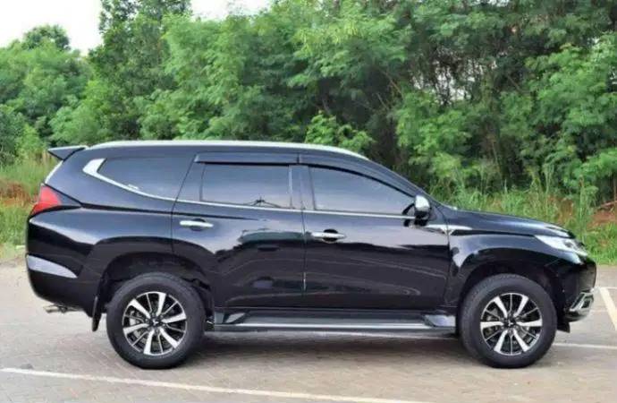 Eksterior mobil Mitsubishi Pajero