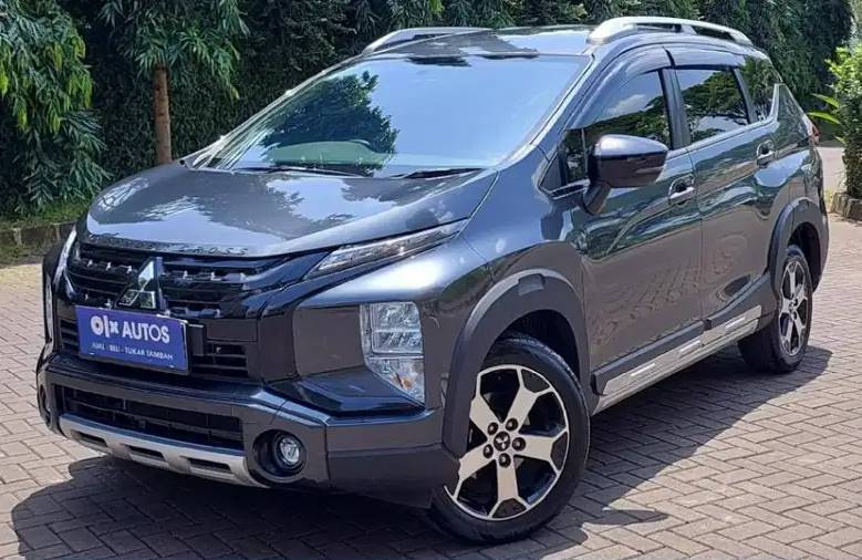 Tampilan eksterior mobil Mitsubishi Xpander Cross